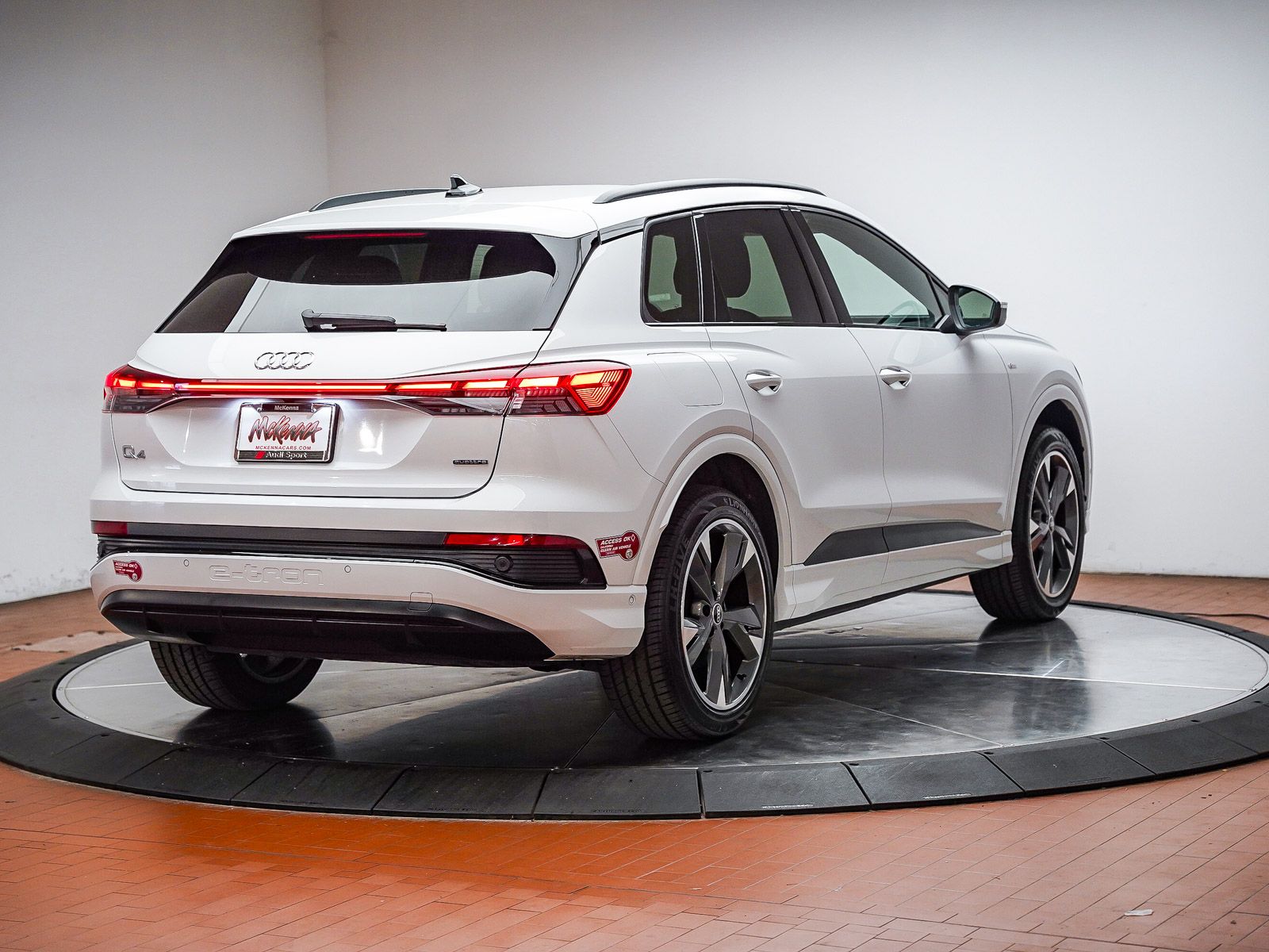 2023 Audi Q4 e-tron Premium Plus photo 4