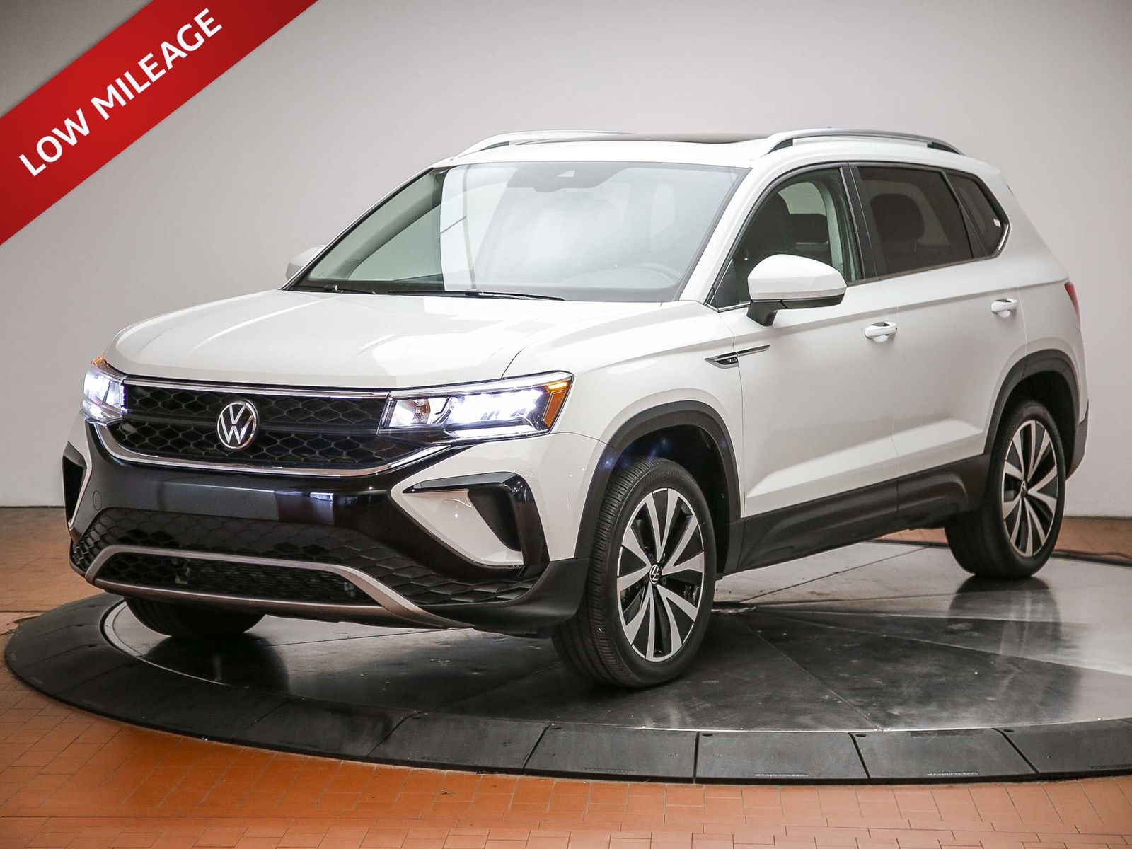 2024 Volkswagen Taos 1.5T SE's photo