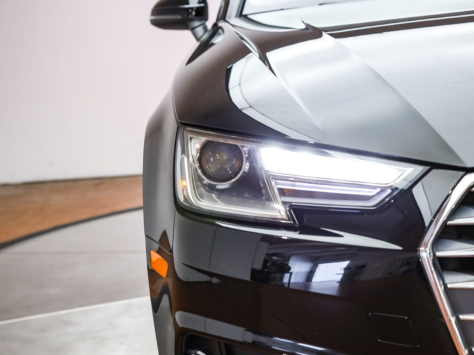 2017 Audi A4 2.0T Ultra Premium photo 3