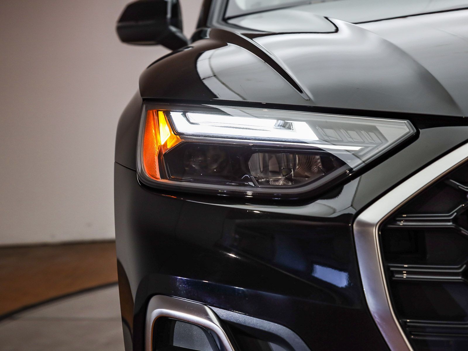 2023 Audi Q5 45 S Line Premium photo 3