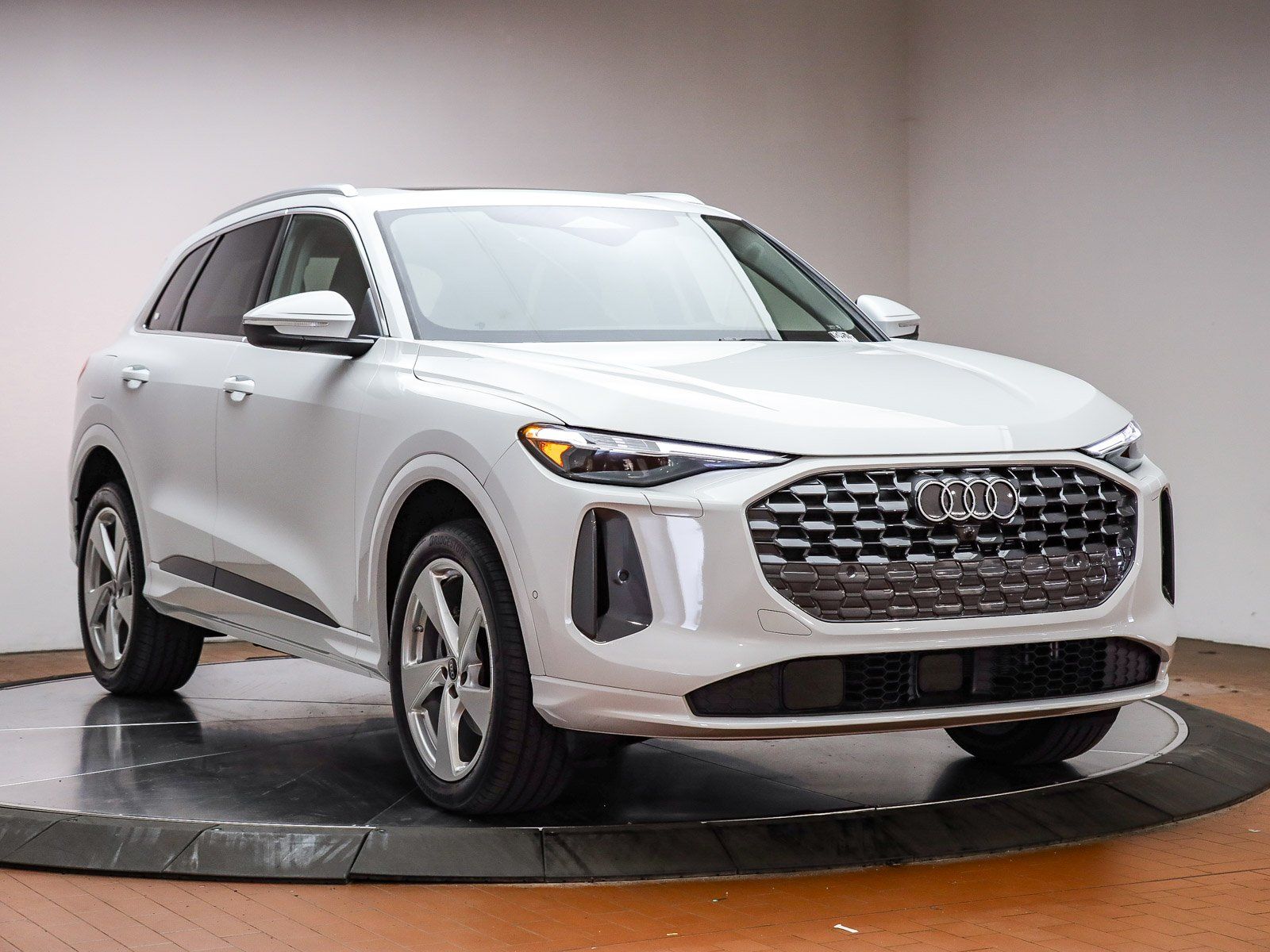 2025 Audi Q5 2.0T Premium Plus photo 2