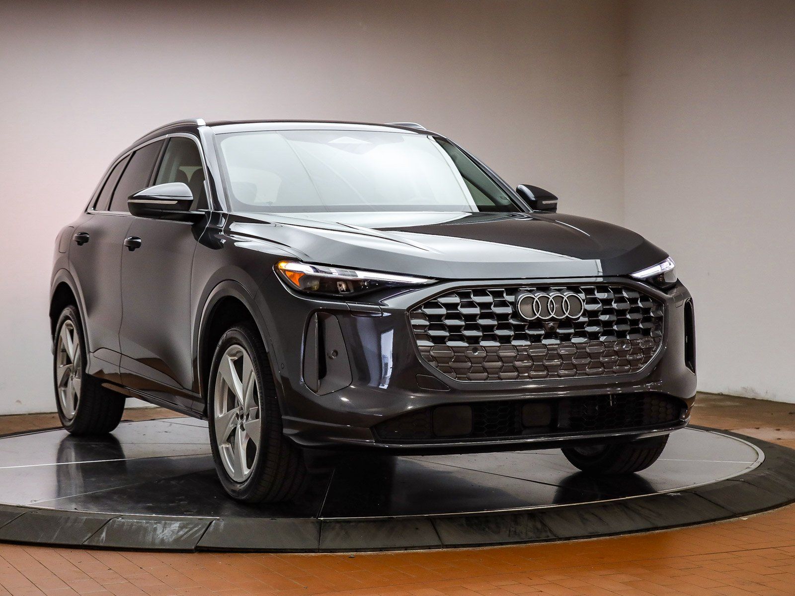 2025 Audi Q5 2.0T Premium Plus photo 2