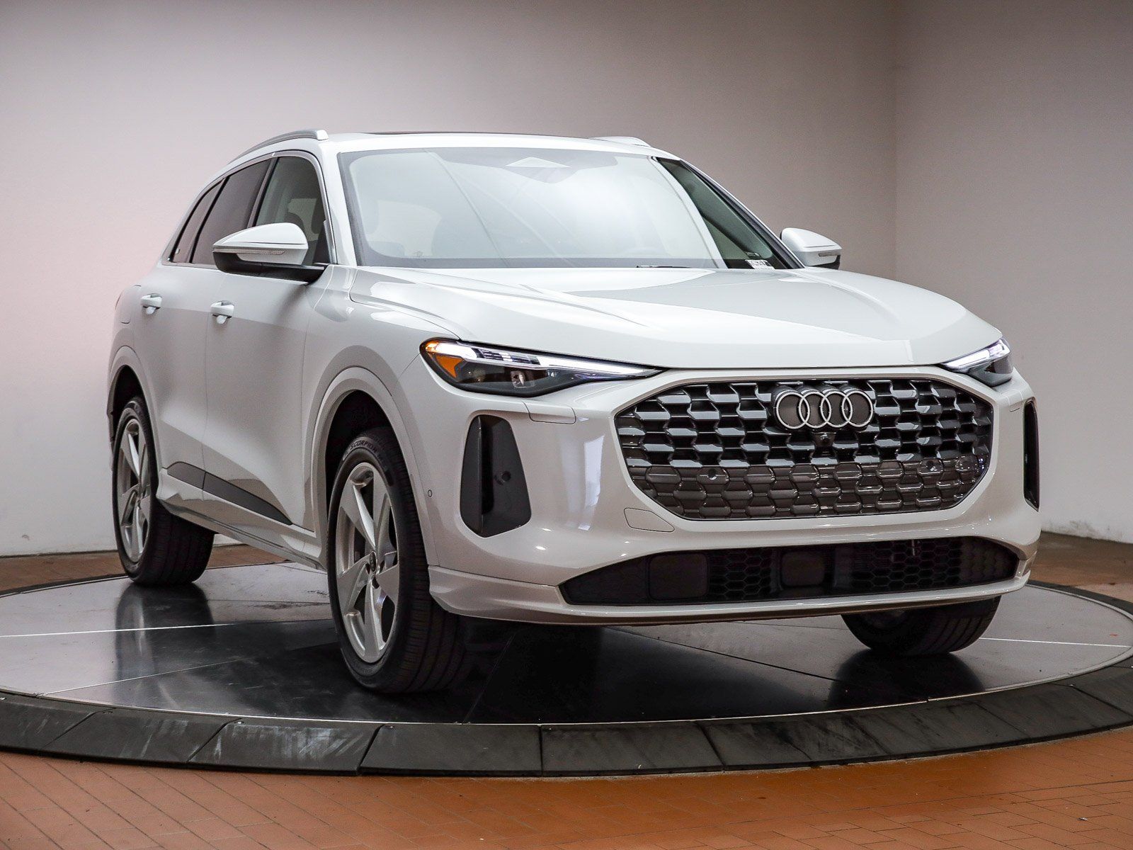 2025 Audi Q5 2.0T Premium Plus photo 2