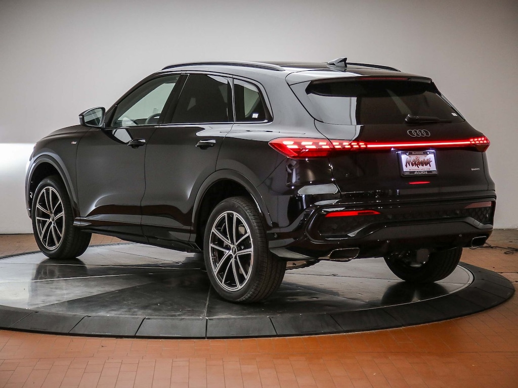 New 2026 Audi Q5 2.0T Premium Plus SUV
