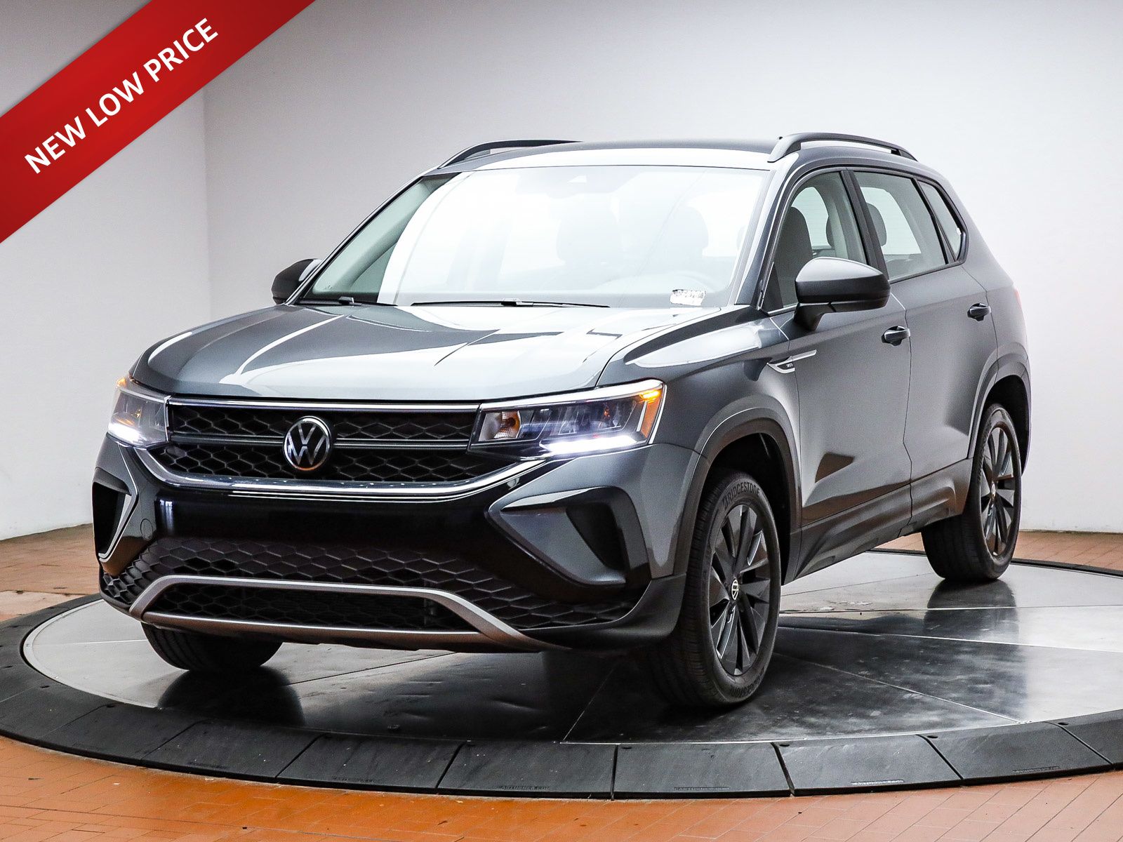 2024 Volkswagen Taos's photo