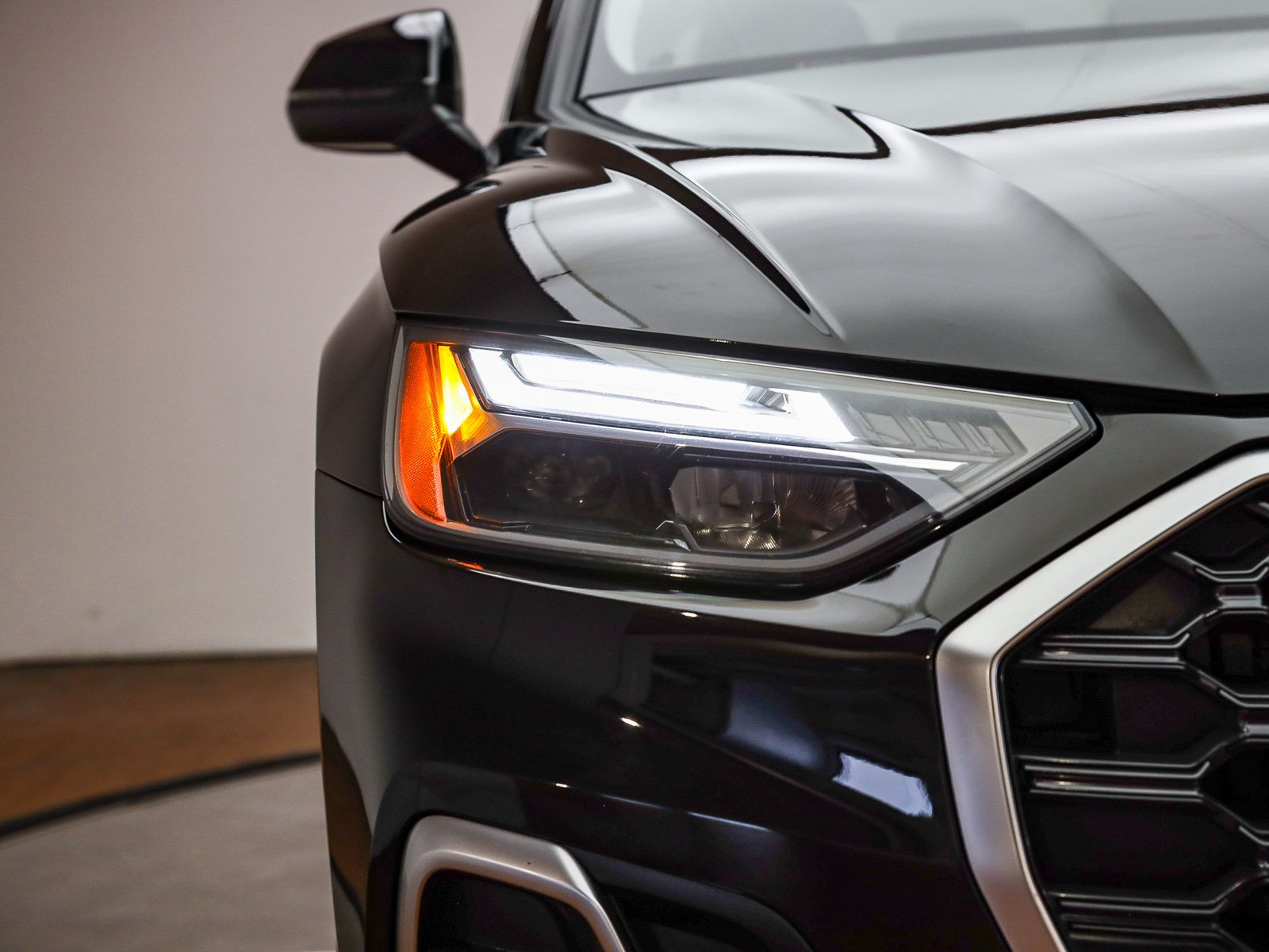 2023 Audi Q5 45 S Line Premium photo 3