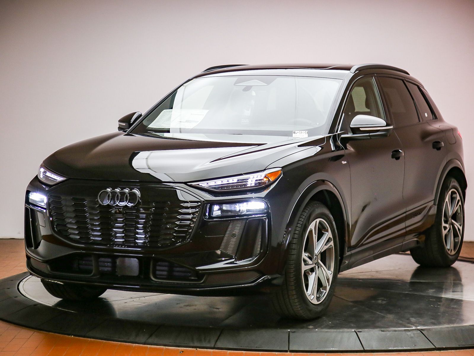 2027 Audi Q6 e-tron Prestige quattro's photo