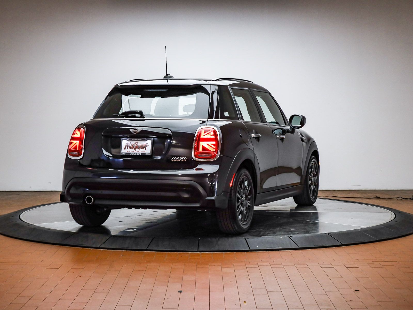 2024 MINI Cooper photo 4