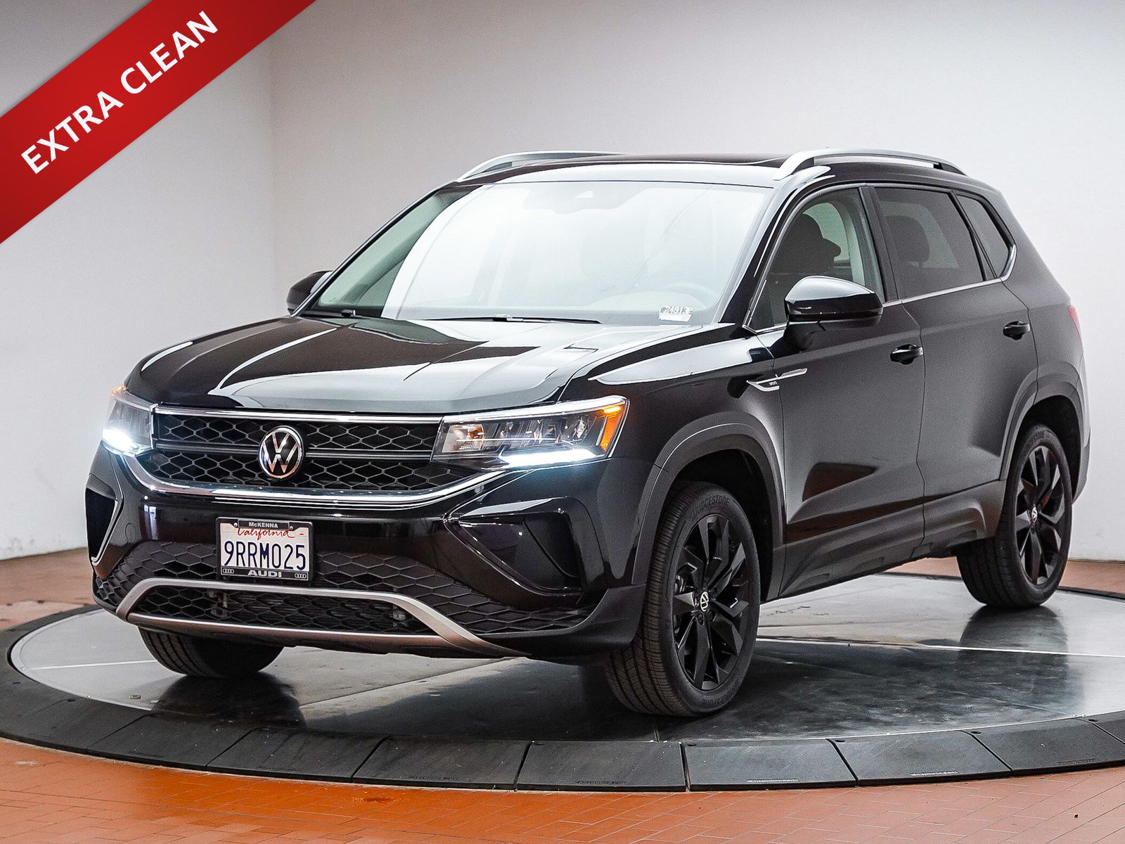 2024 Volkswagen Taos's photo