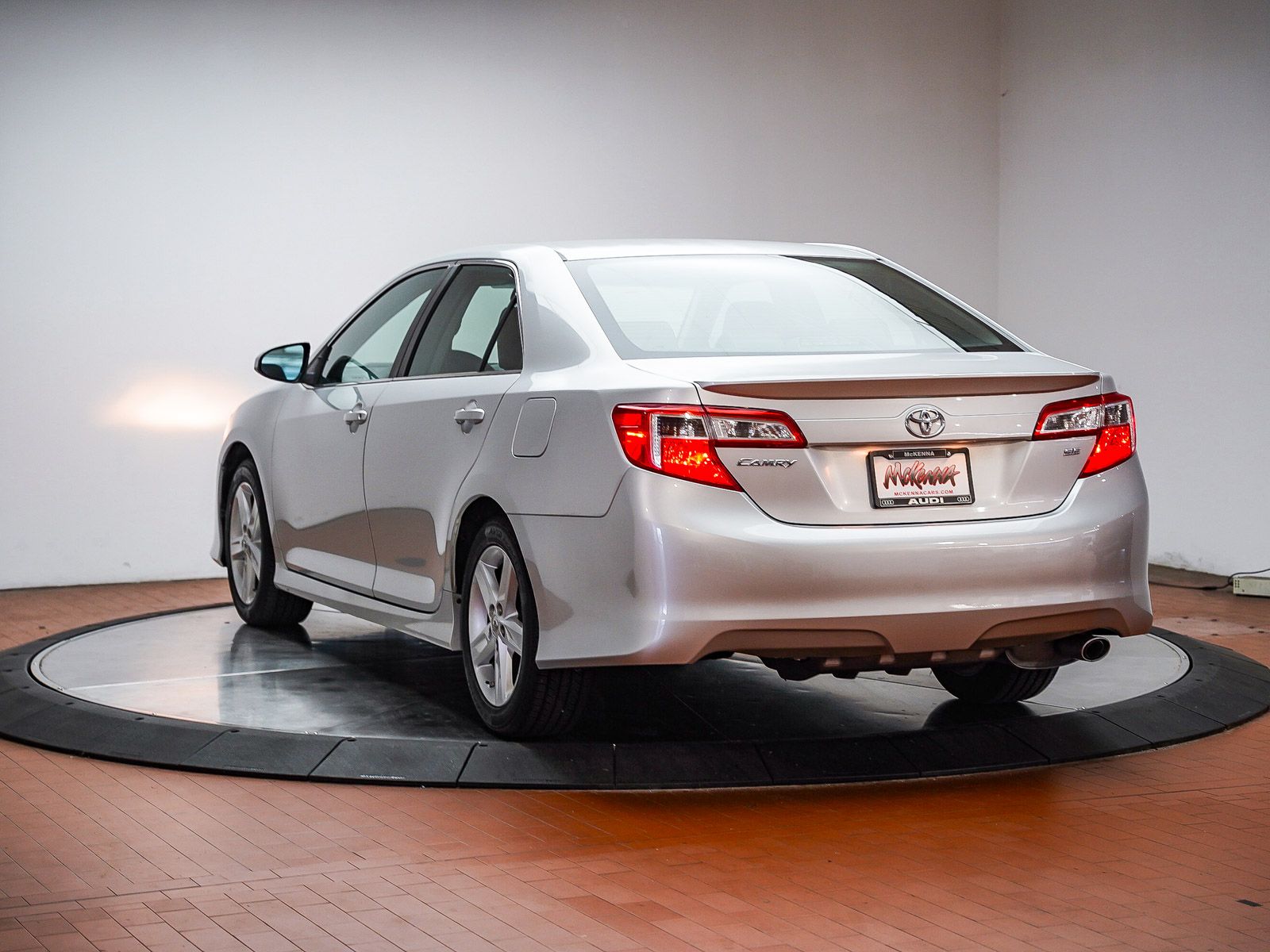 2013 Toyota Camry SE photo 6