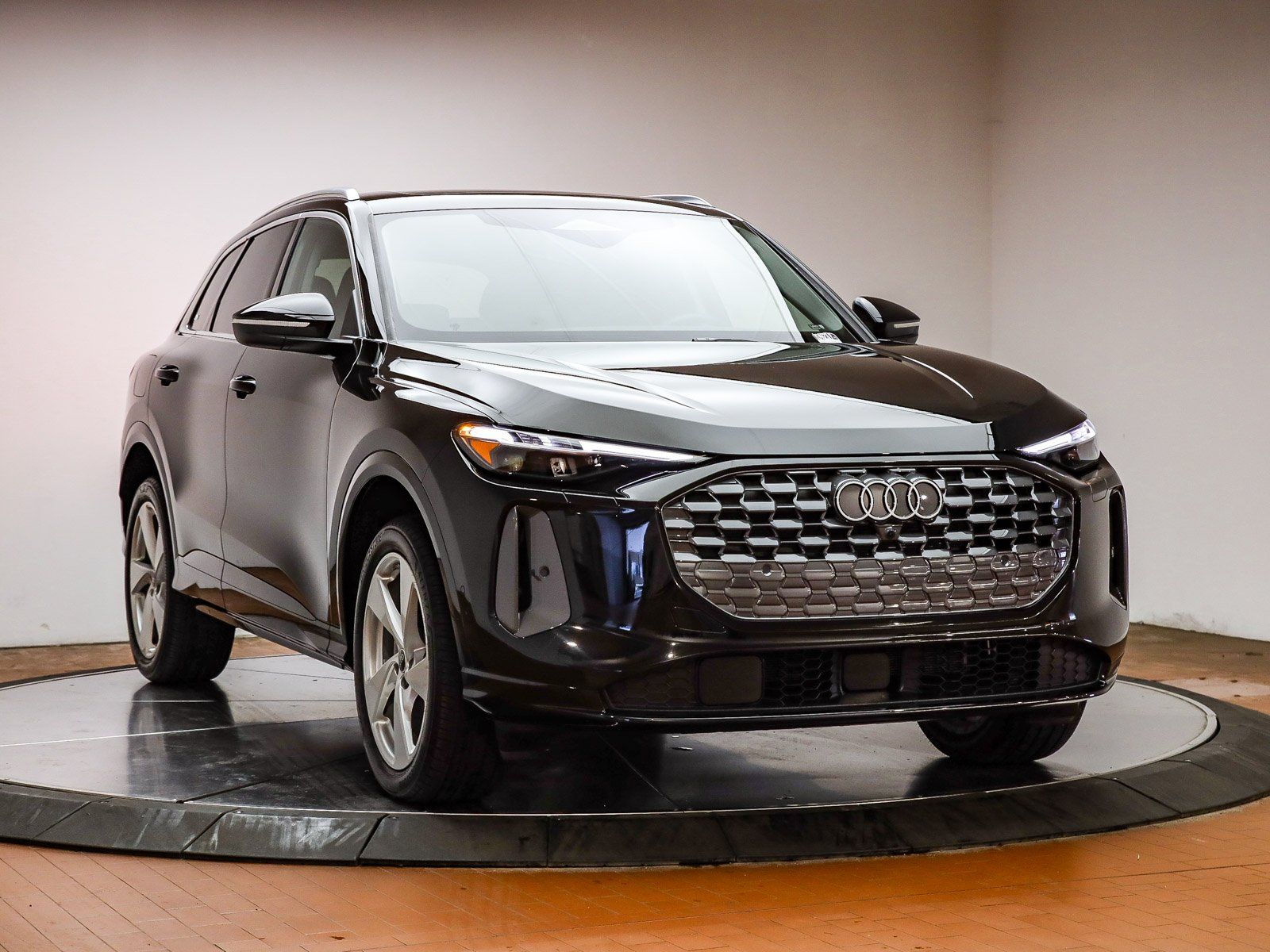 2025 Audi Q5 2.0T Premium Plus photo 2