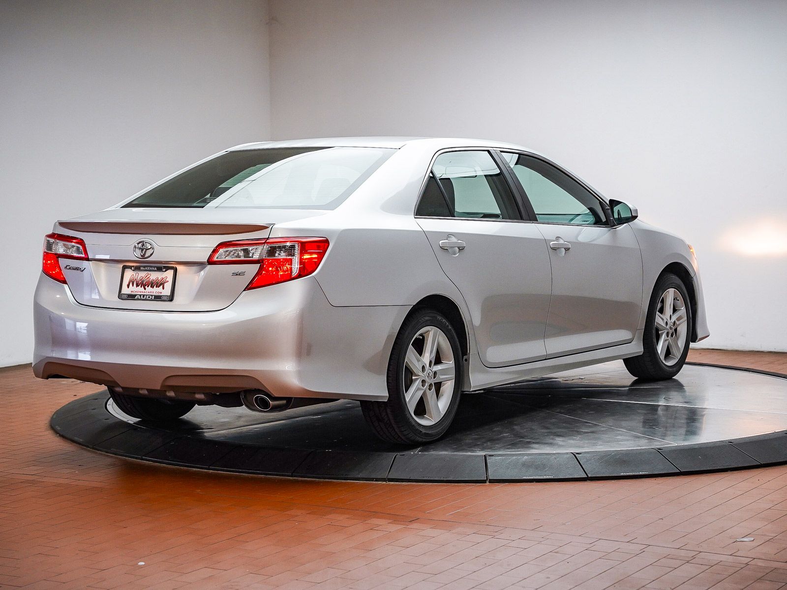 2013 Toyota Camry SE photo 4
