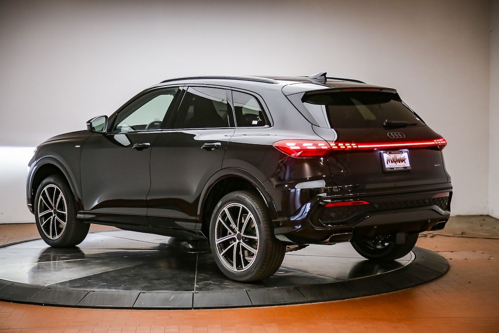 New 2026 Audi Q5 2.0T Premium Plus SUV