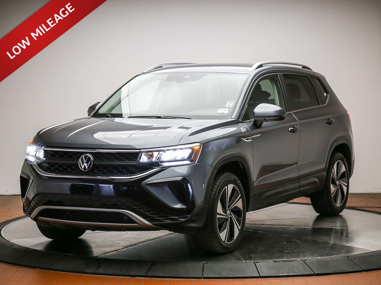 2024 Volkswagen Taos's photo