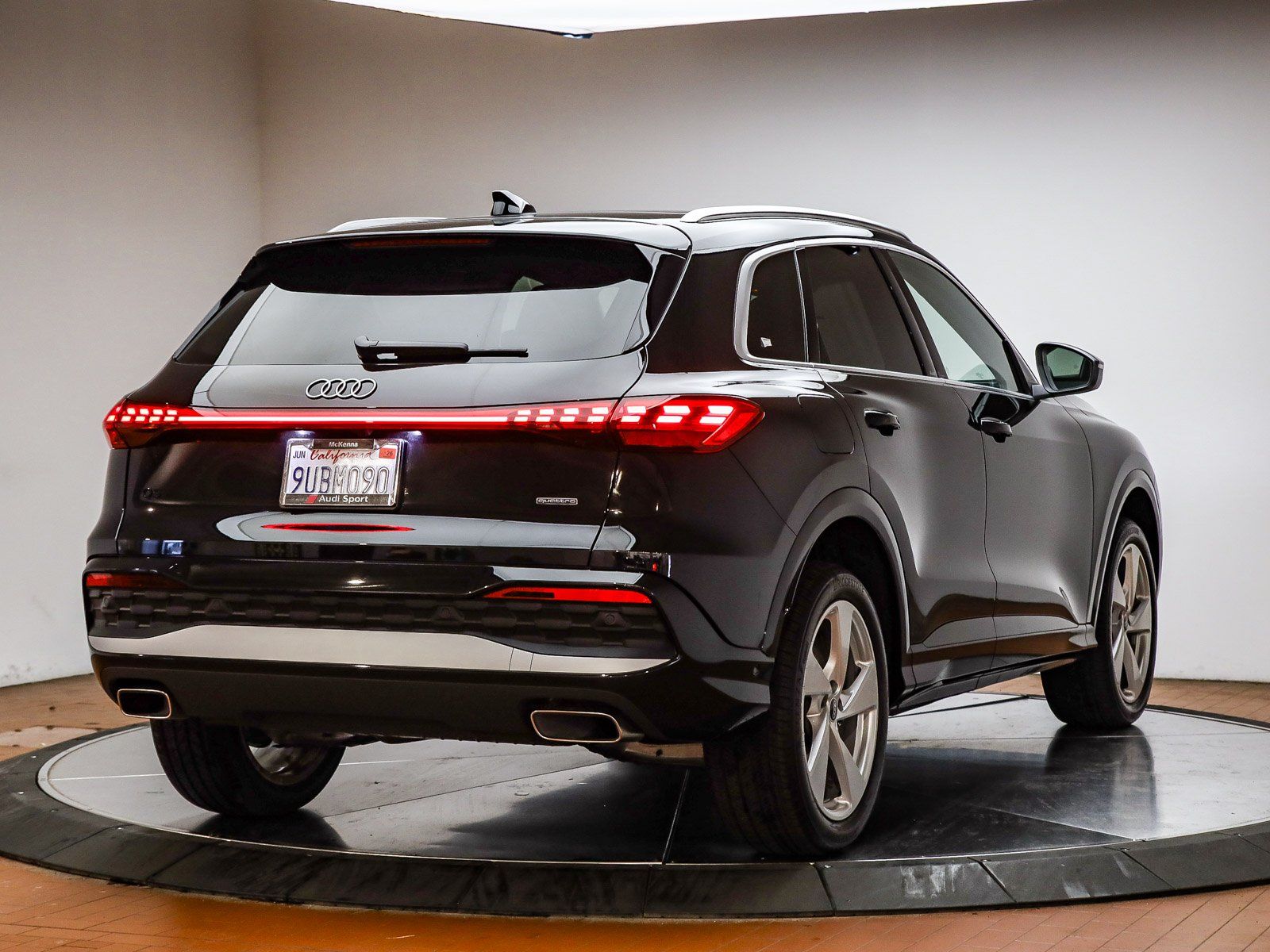 2025 Audi Q5 2.0T Premium Plus photo 6