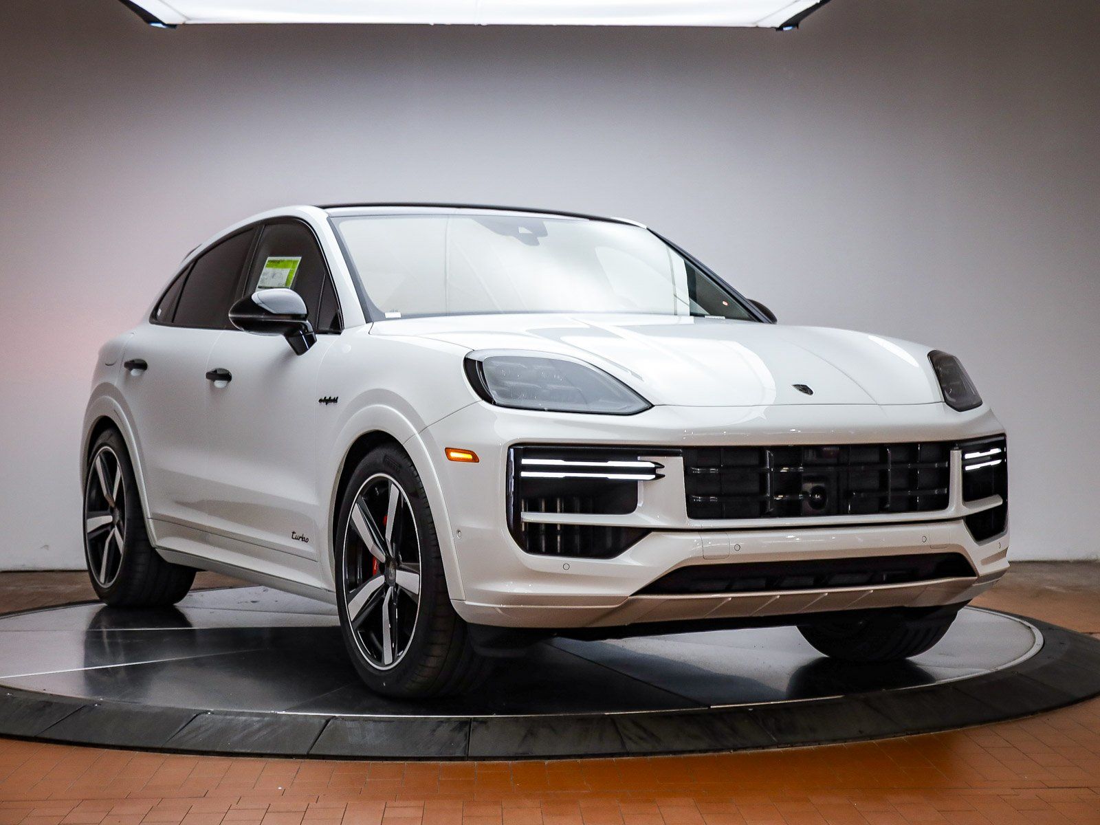 2026 Porsche Cayenne Coup Turbo E-Hybrid - Photo 14