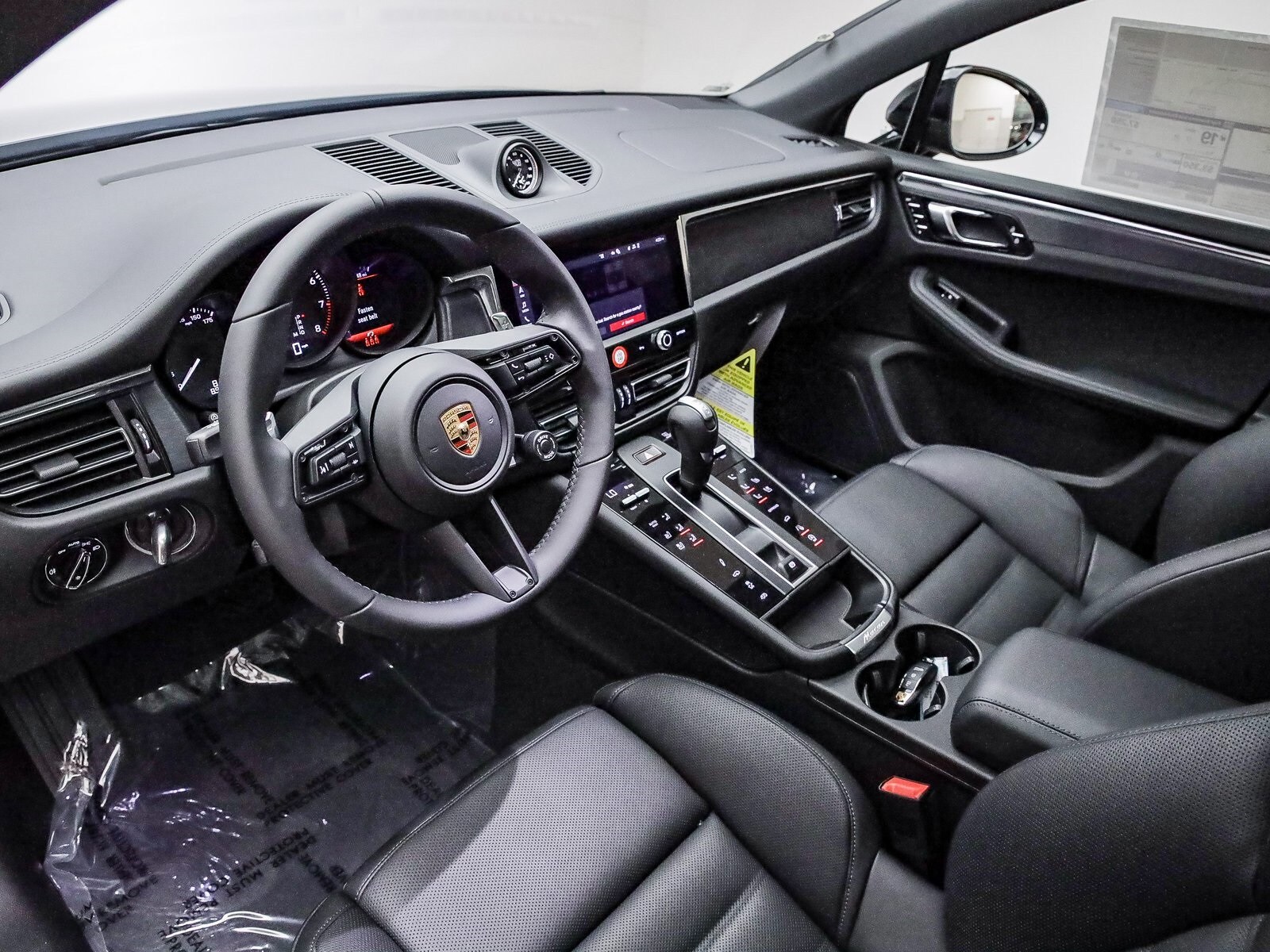 2025 Porsche Macan GTS photo 3
