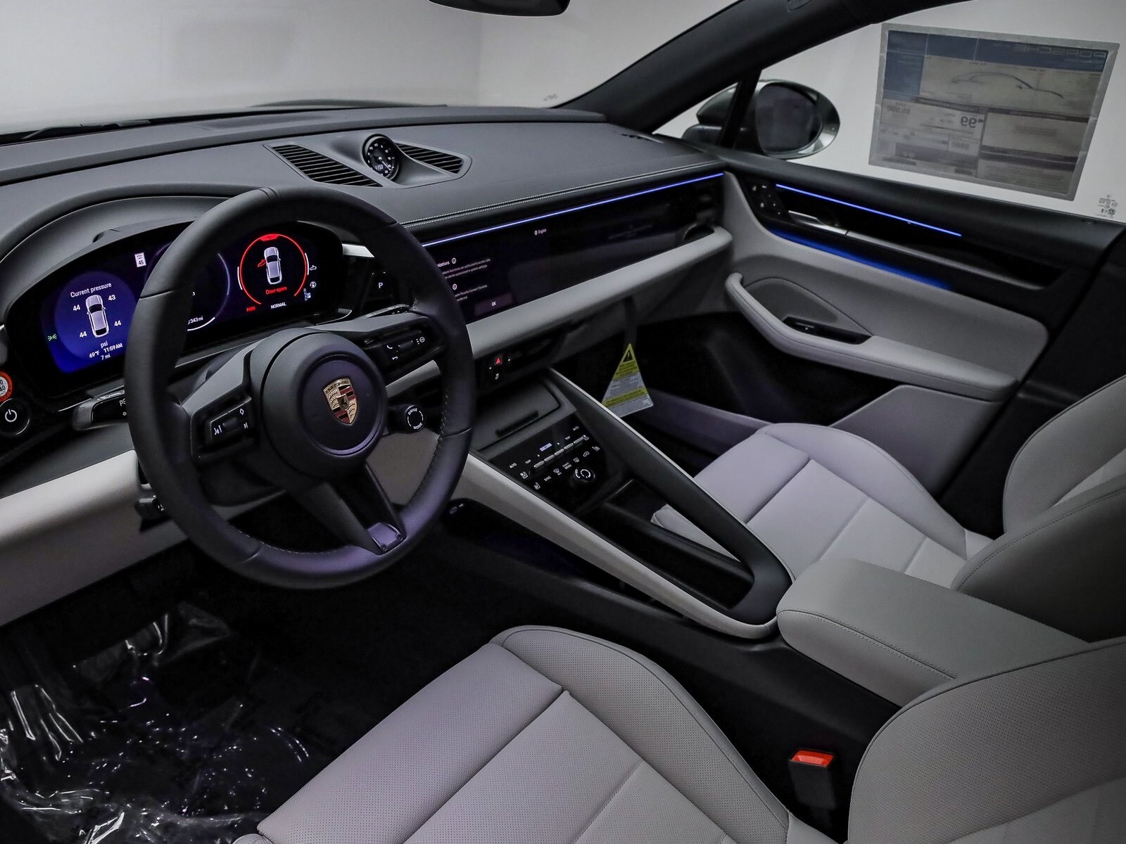 2025 Porsche Macan Electric photo 4