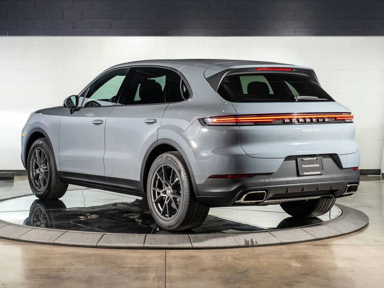 2026 Porsche Cayenne Base photo 3