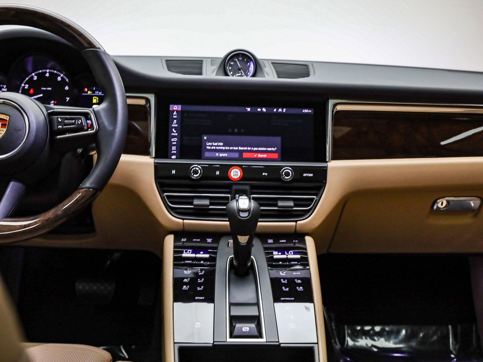 2025 Porsche Macan - Photo 17