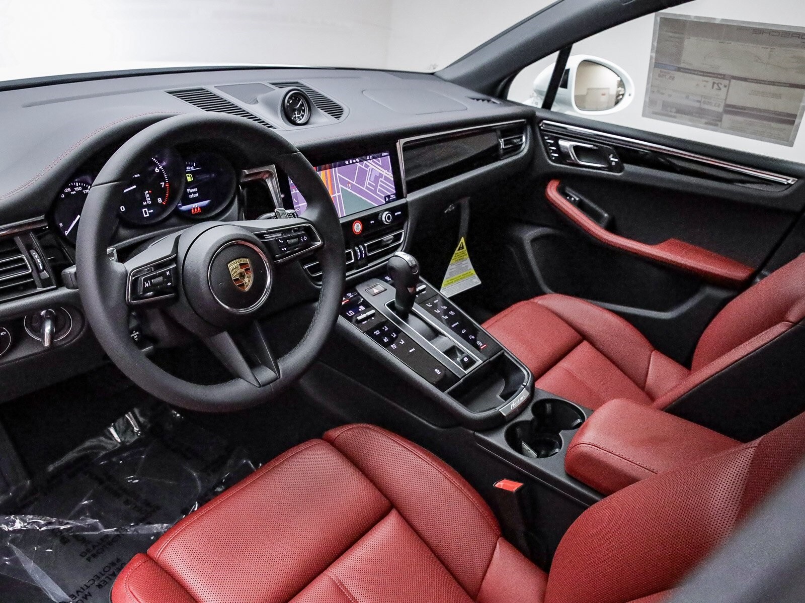 2025 Porsche Macan T photo 4