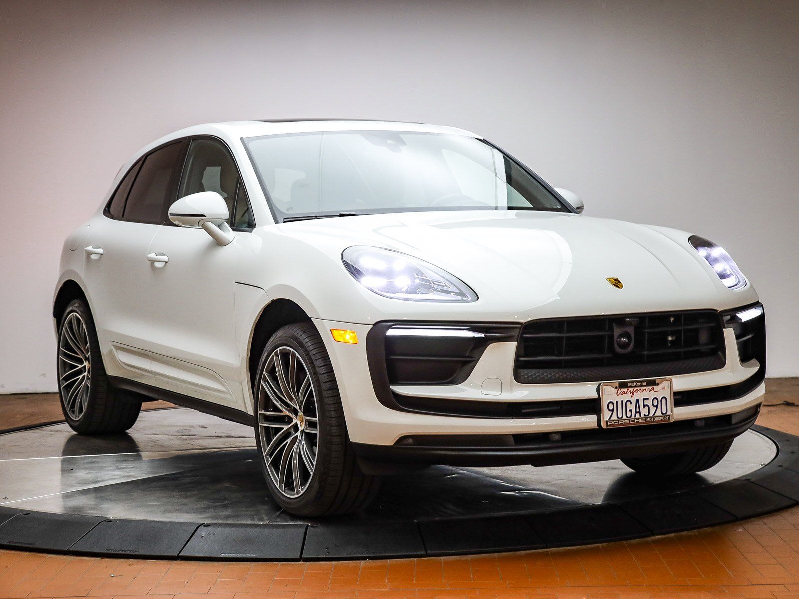 2025 Porsche Macan - Photo 8