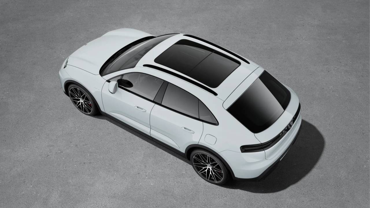 2025 Porsche Macan Electric photo 4