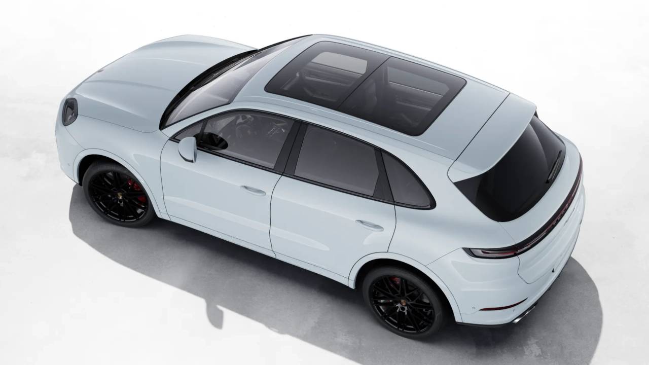 2026 Porsche Cayenne S photo 3