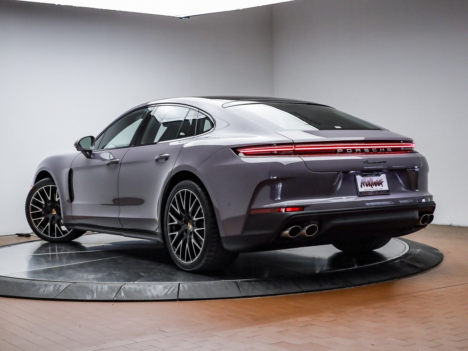 2025 Porsche Panamera 4 photo 3