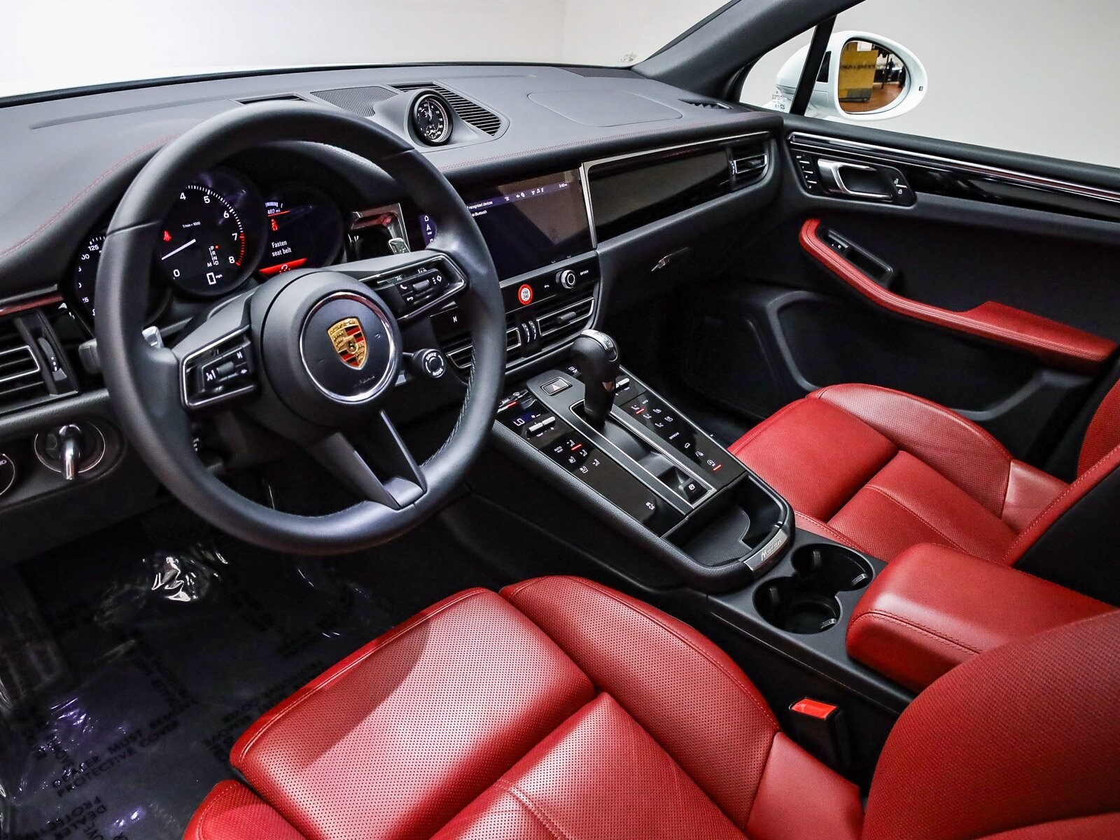 2025 Porsche Macan photo 4