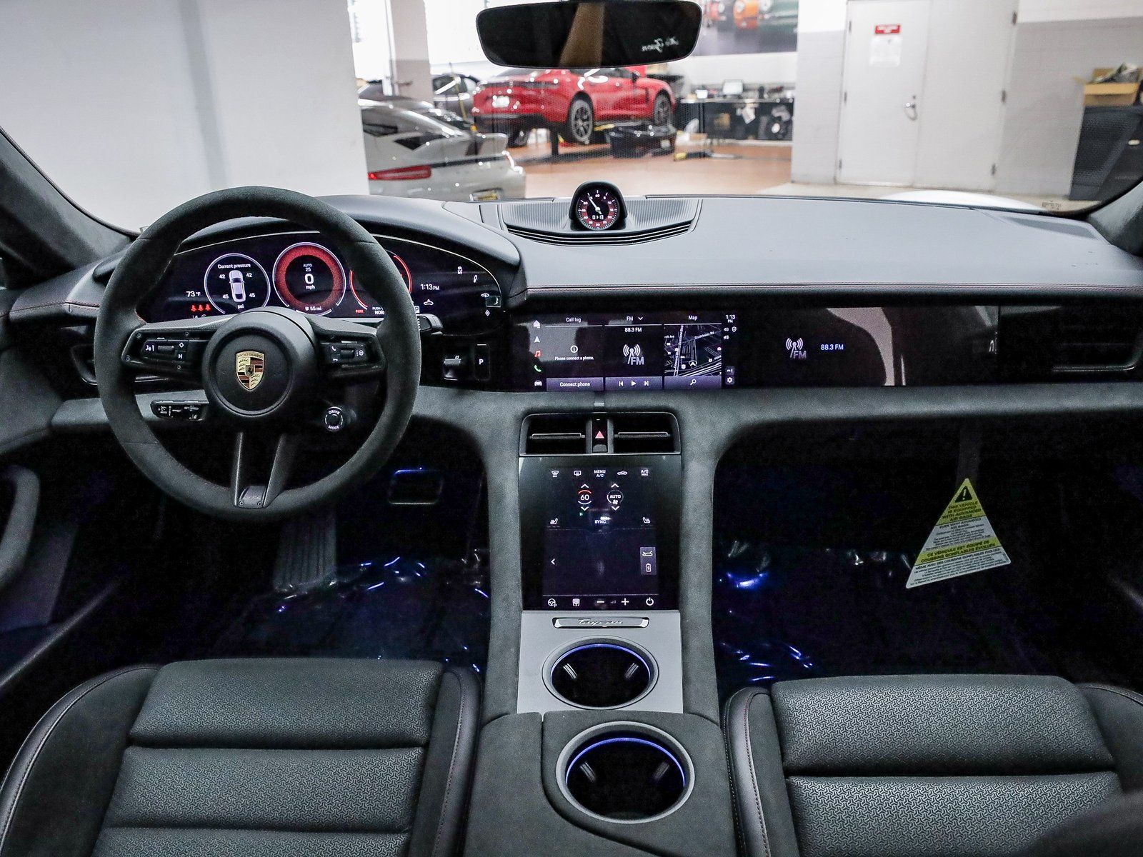 2025 Porsche Taycan GTS - Photo 16