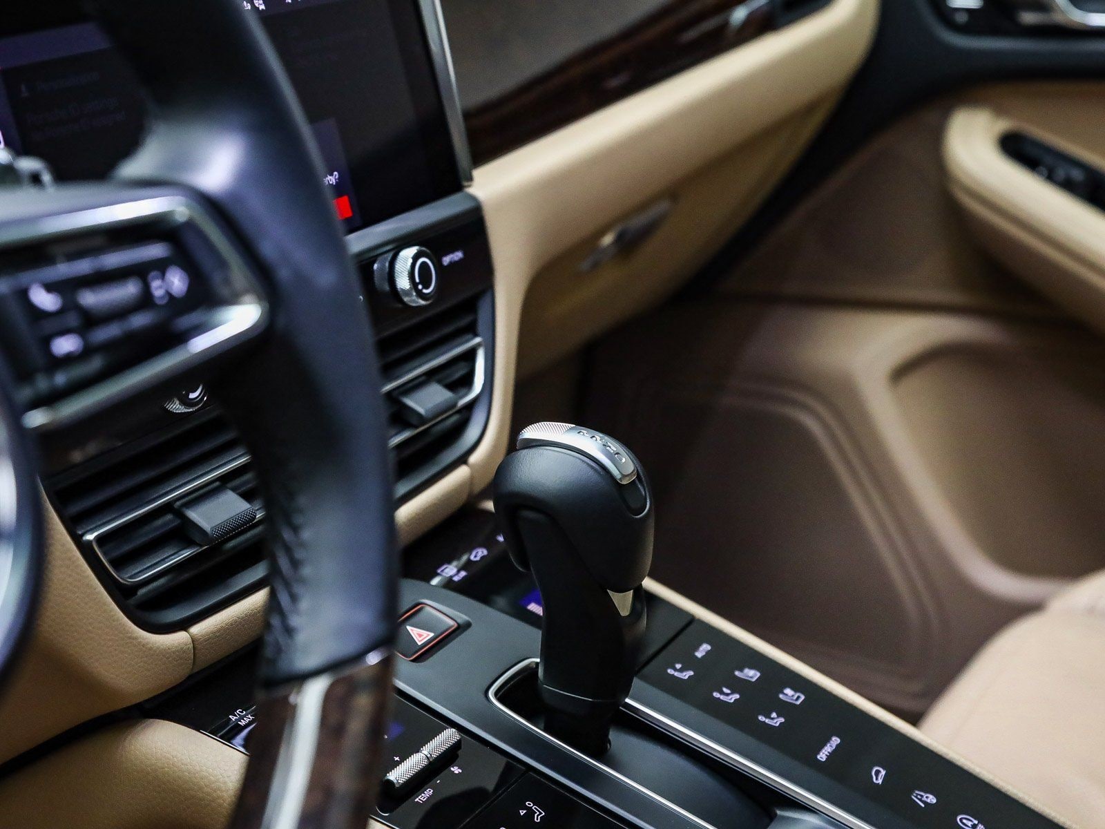 2025 Porsche Macan - Photo 27