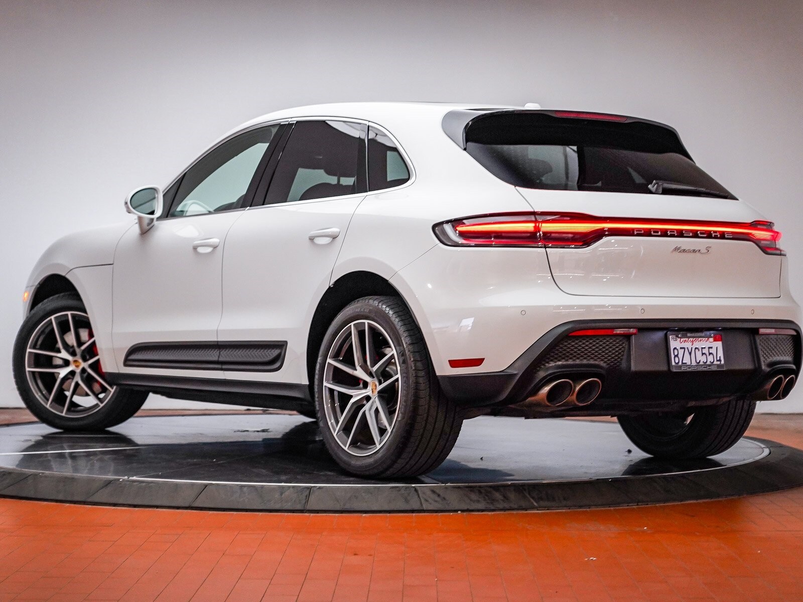 2022 Porsche Macan S photo 2