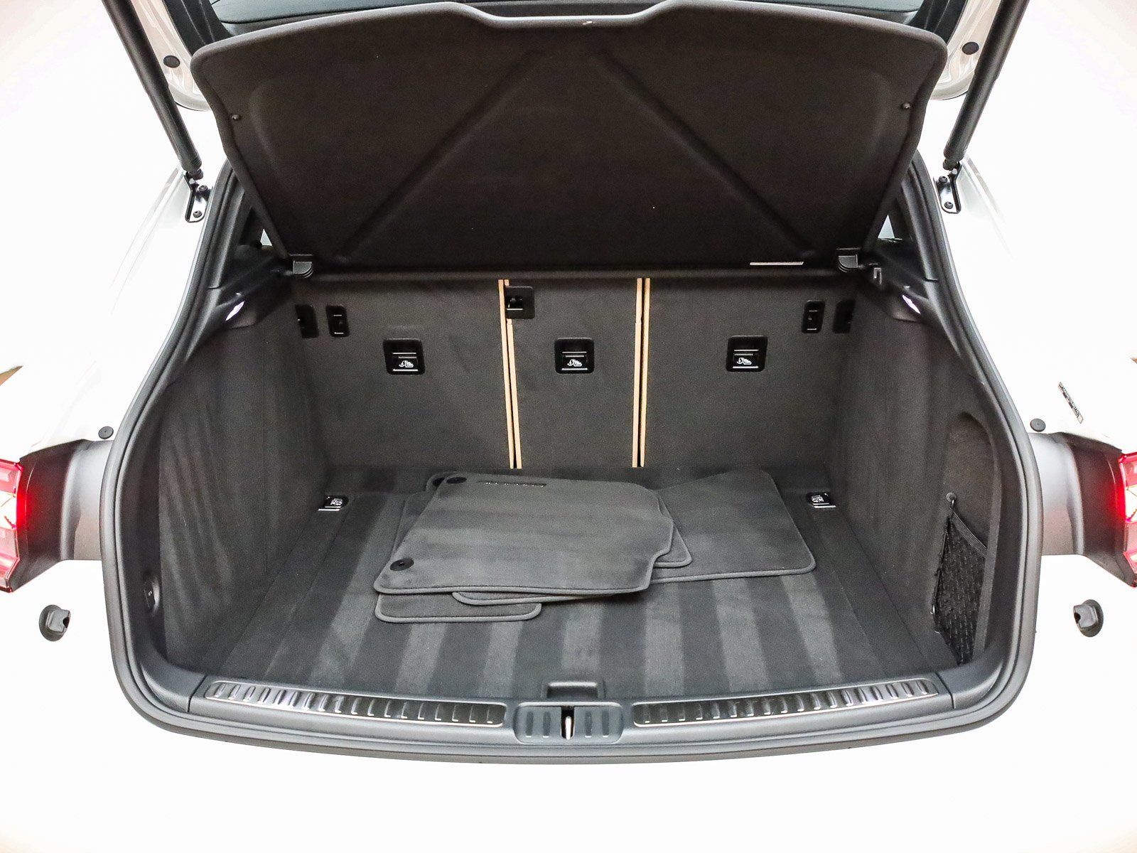 2025 Porsche Macan - Photo 31