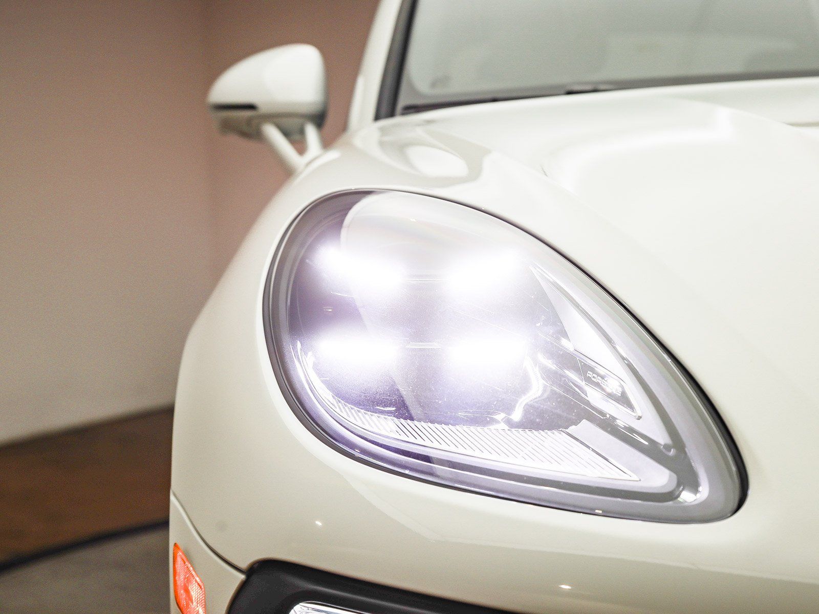 2025 Porsche Macan - Photo 9