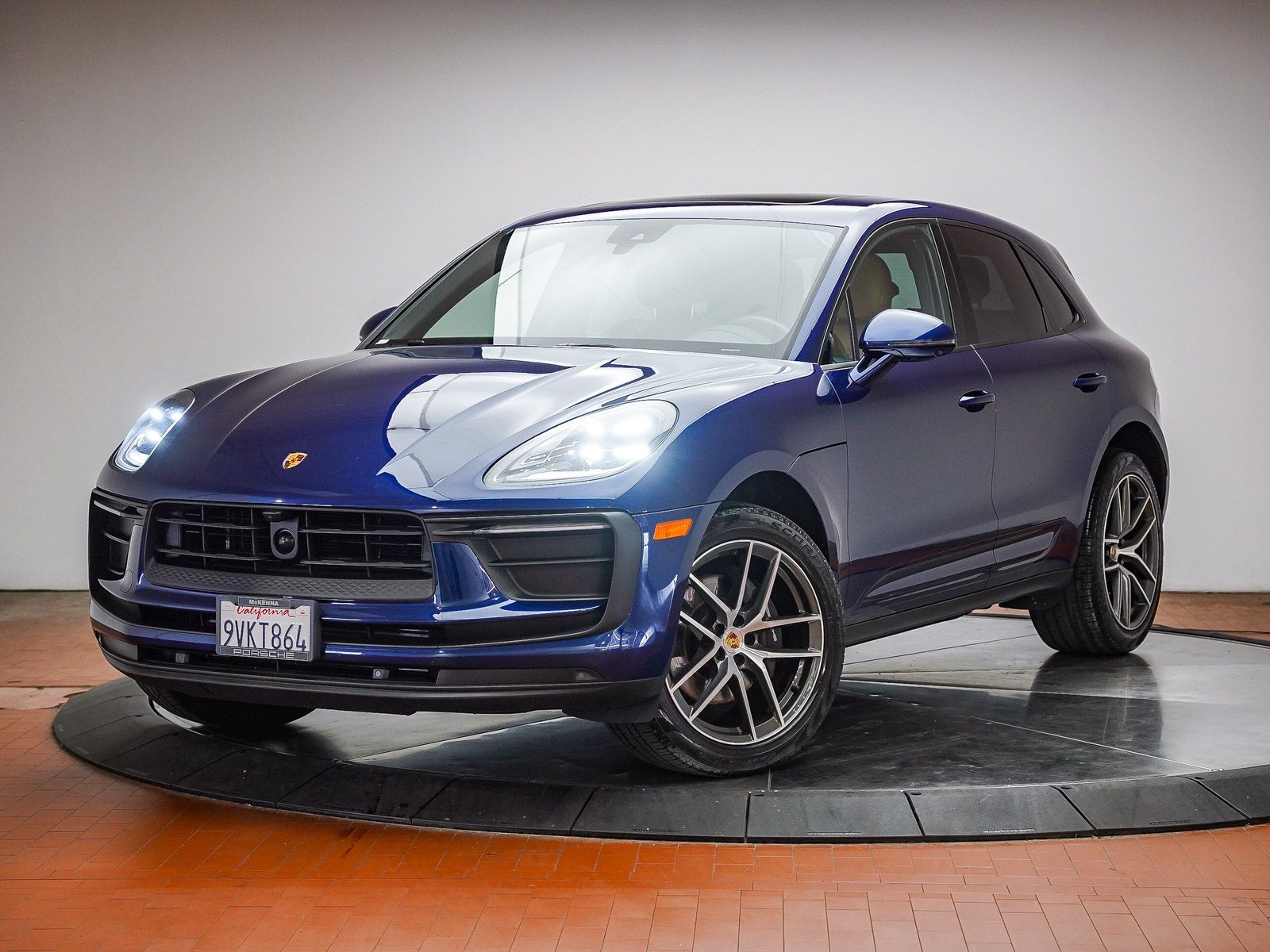 2025 Porsche Macan's photo