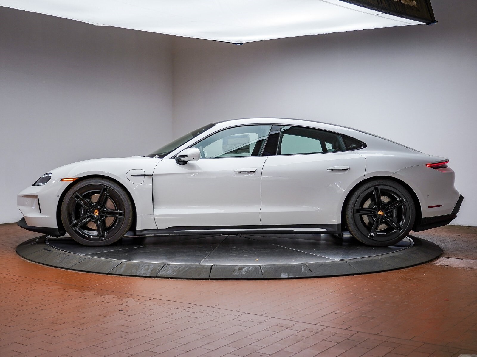2025 Porsche Taycan 4S photo 2