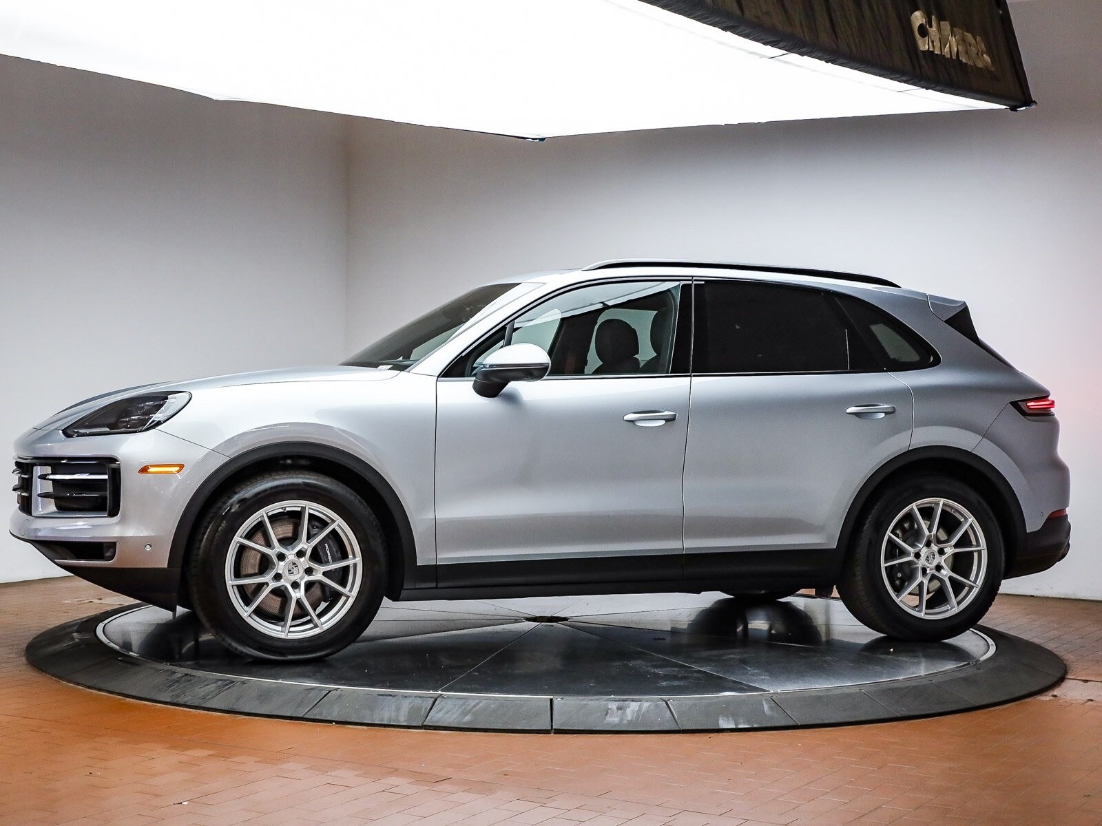 2025 Porsche Cayenne photo 2