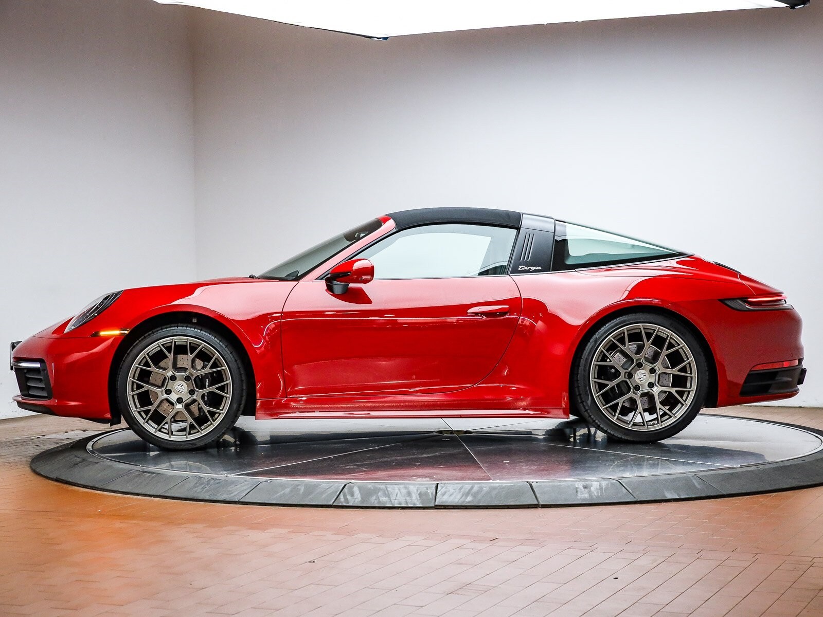 2023 Porsche 911 Targa 4S photo 2