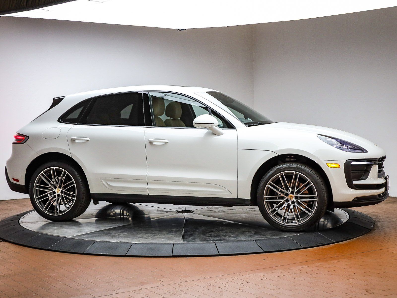 2025 Porsche Macan - Photo 6