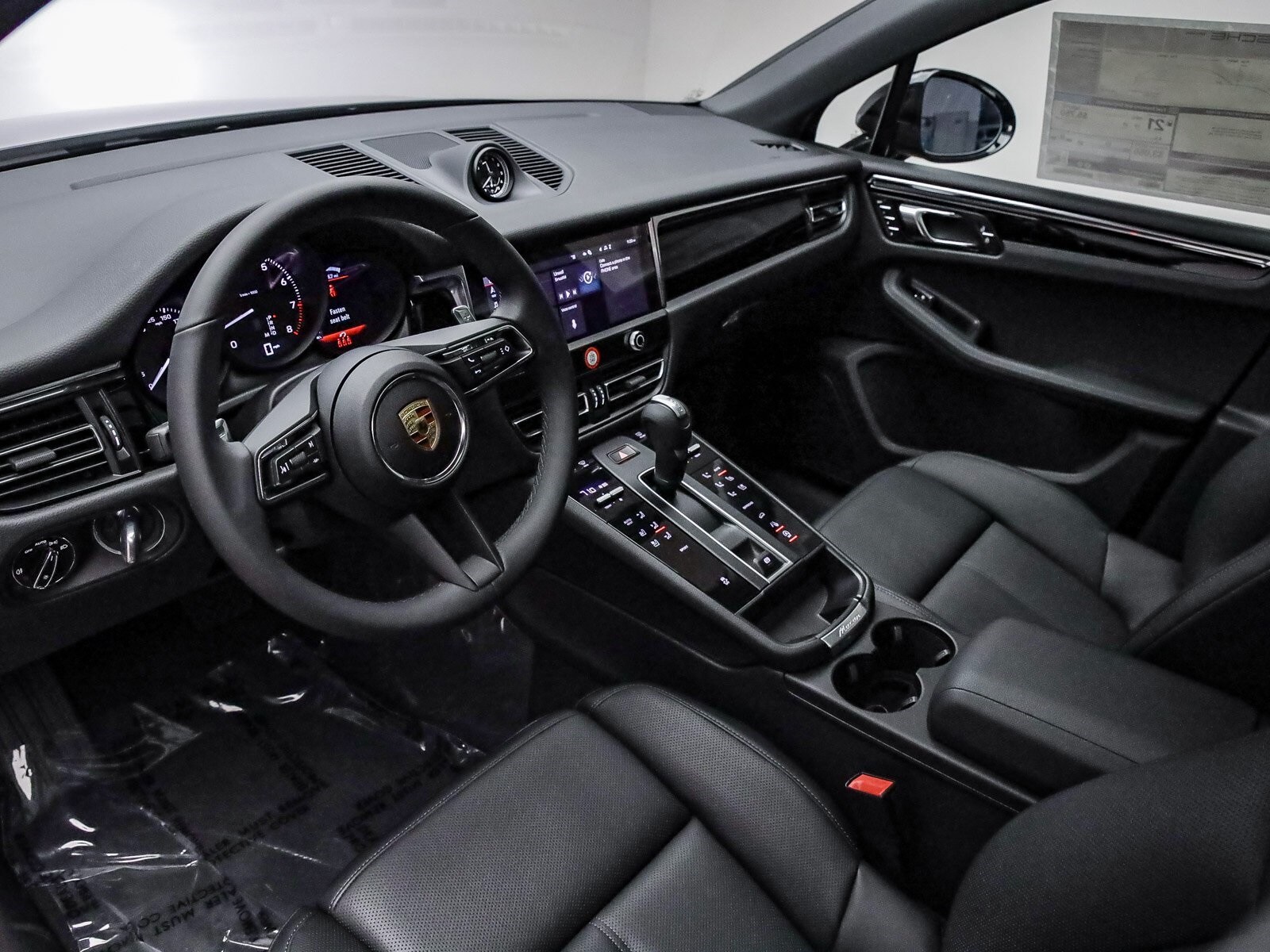 2025 Porsche Macan T photo 4