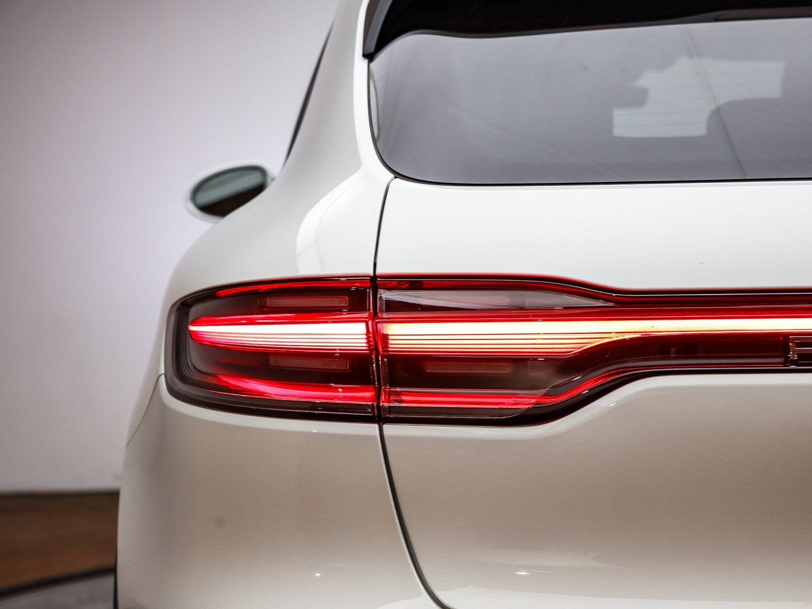 2025 Porsche Macan - Photo 12