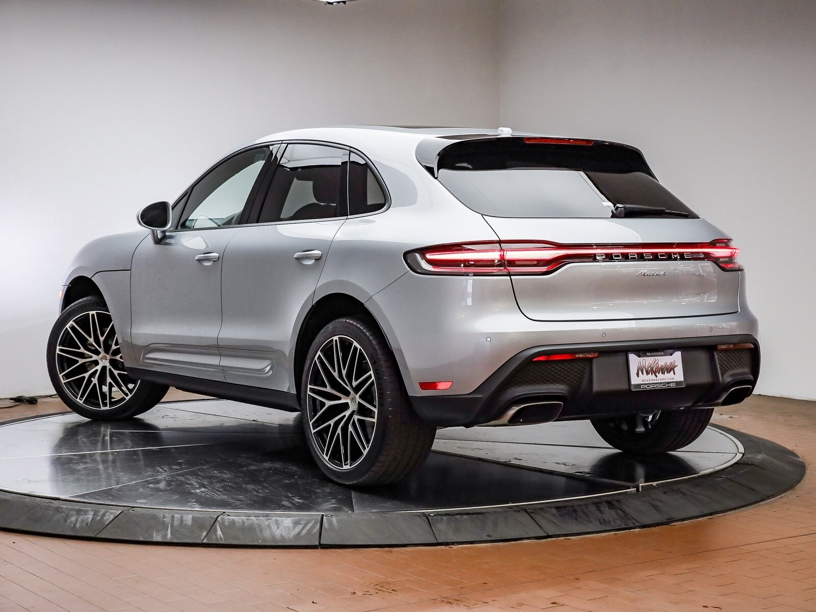 2025 Porsche Macan T photo 3