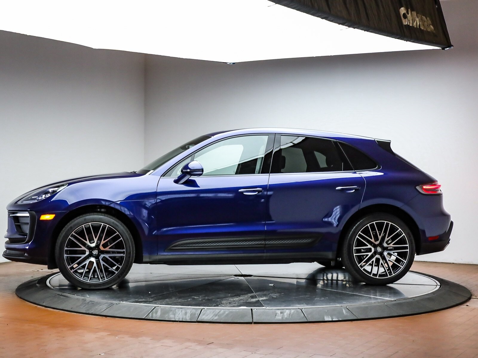 2025 Porsche Macan T photo 2