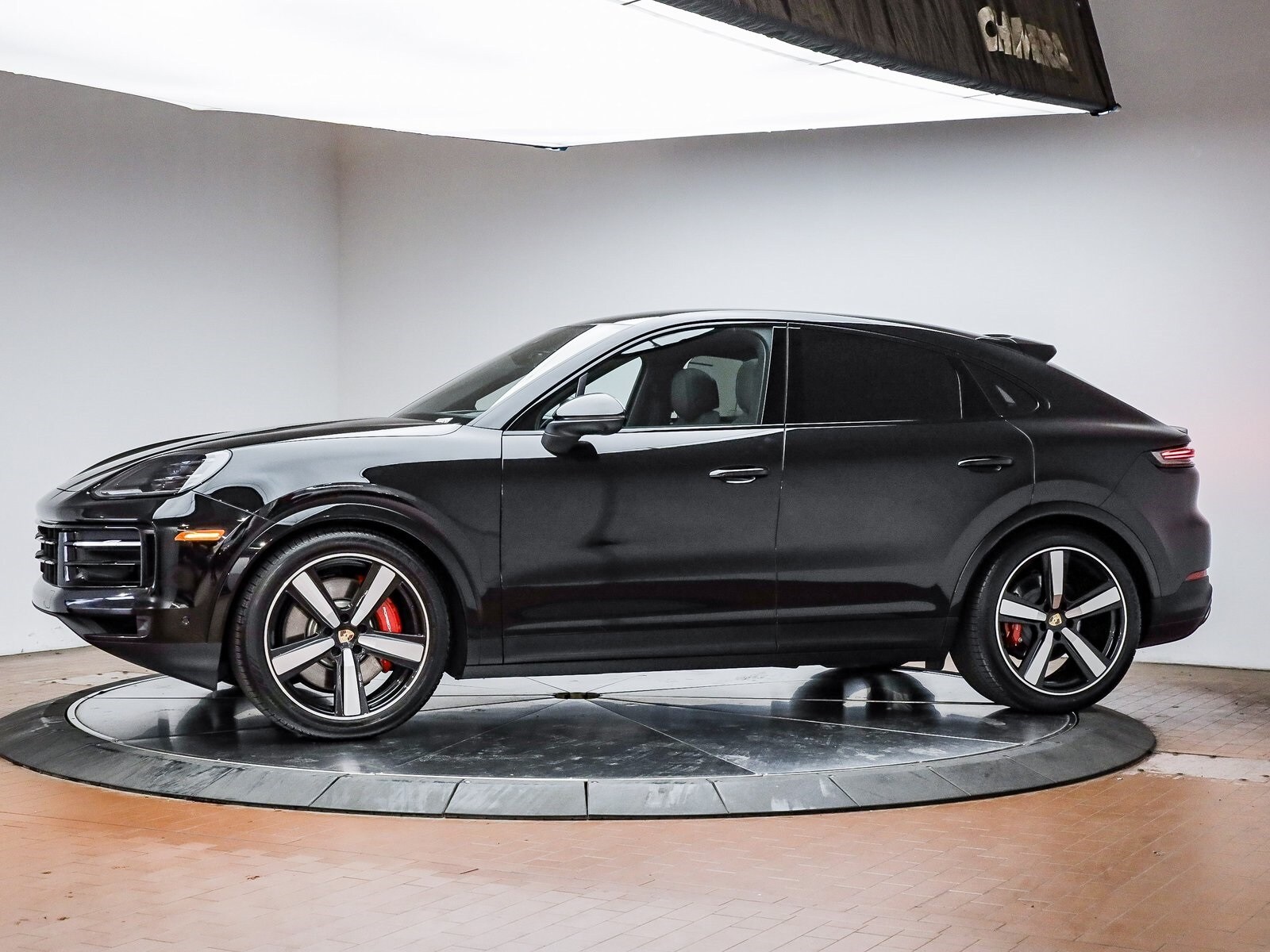2025 Porsche Cayenne Coupe S photo 2