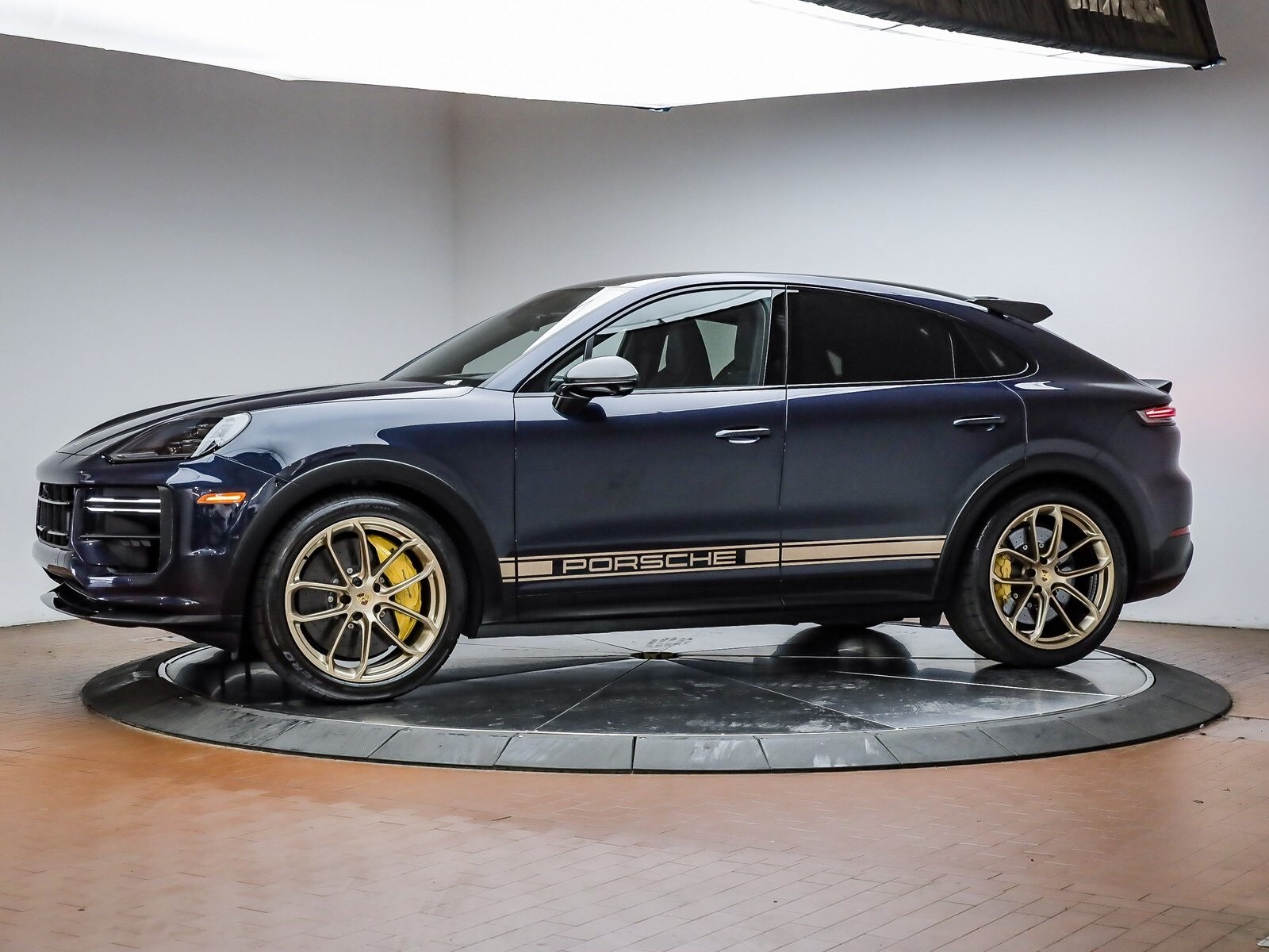 2024 Porsche Cayenne Coupe Turbo GT photo 2