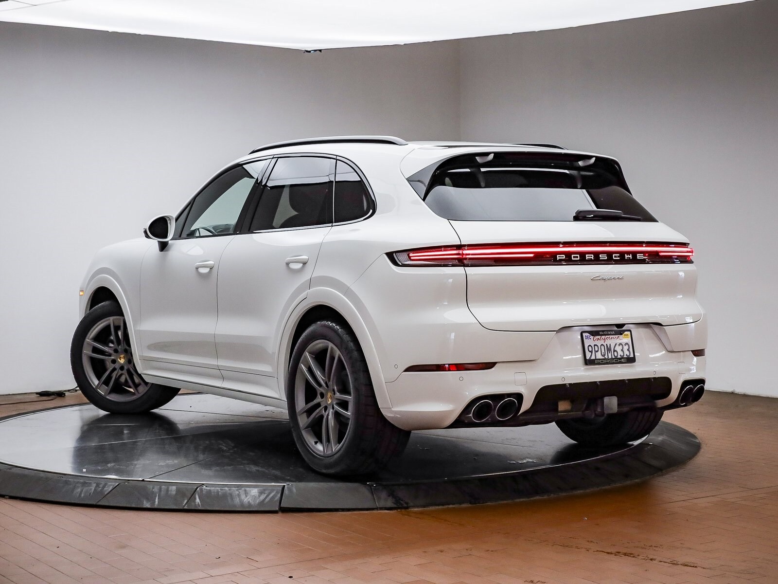2025 Porsche Cayenne photo 3