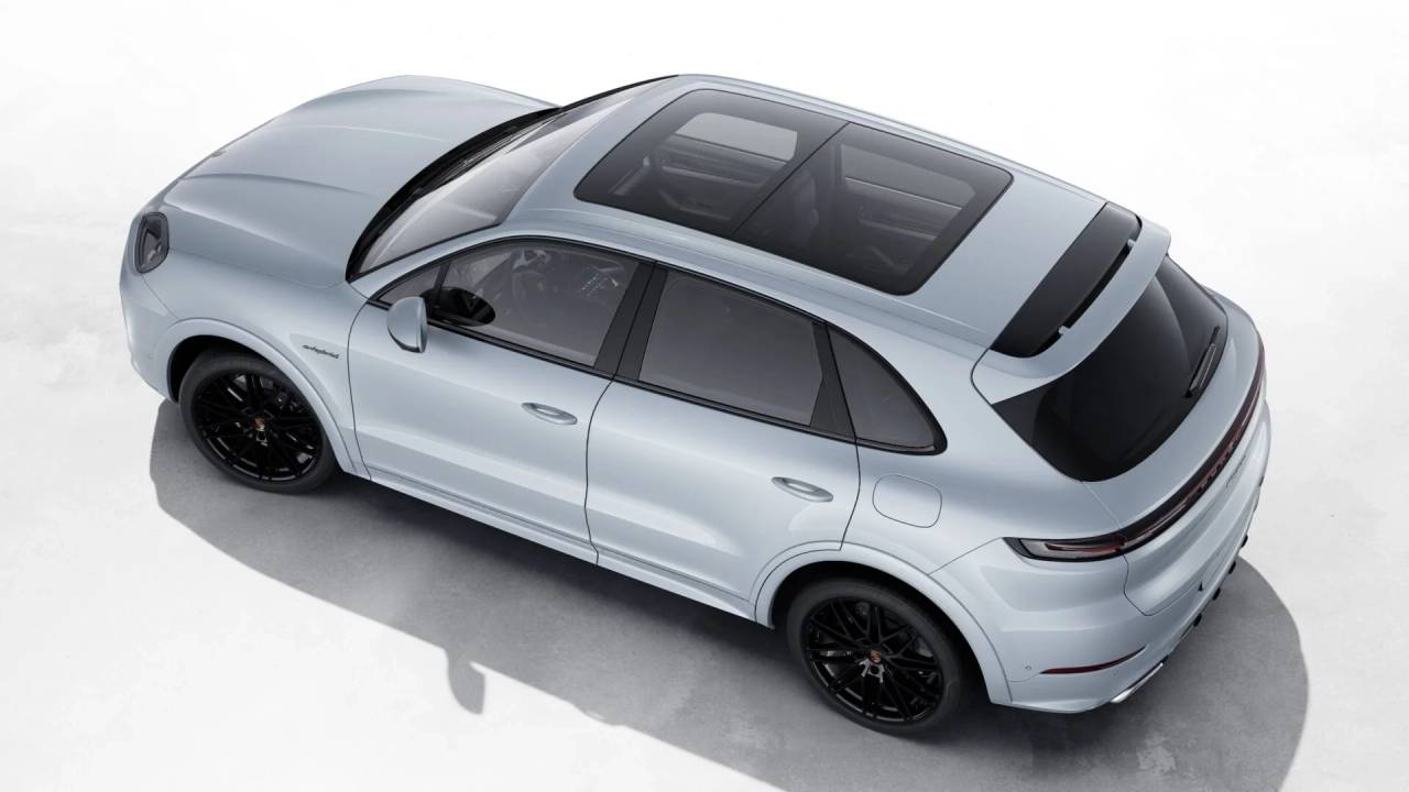 2026 Porsche Cayenne E-Hybrid photo 3