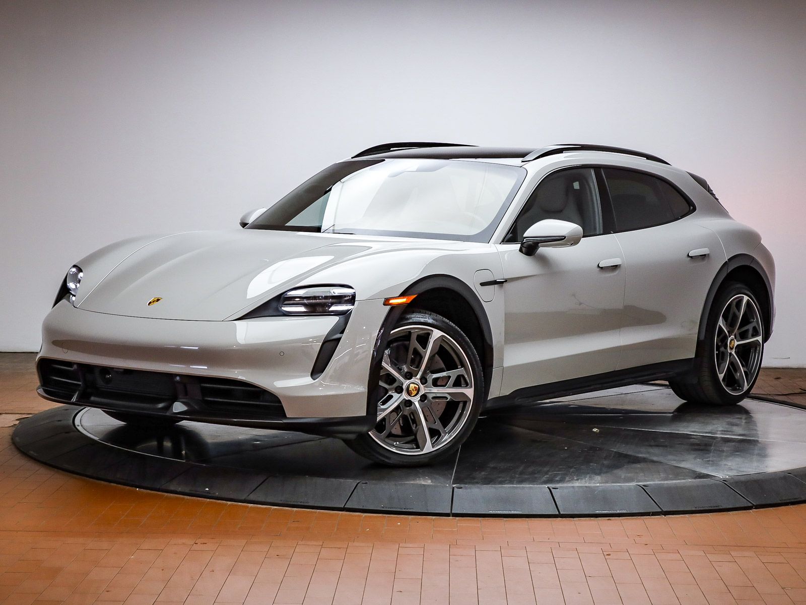 2023 Porsche Taycan Cross Turismo Turbo S's photo