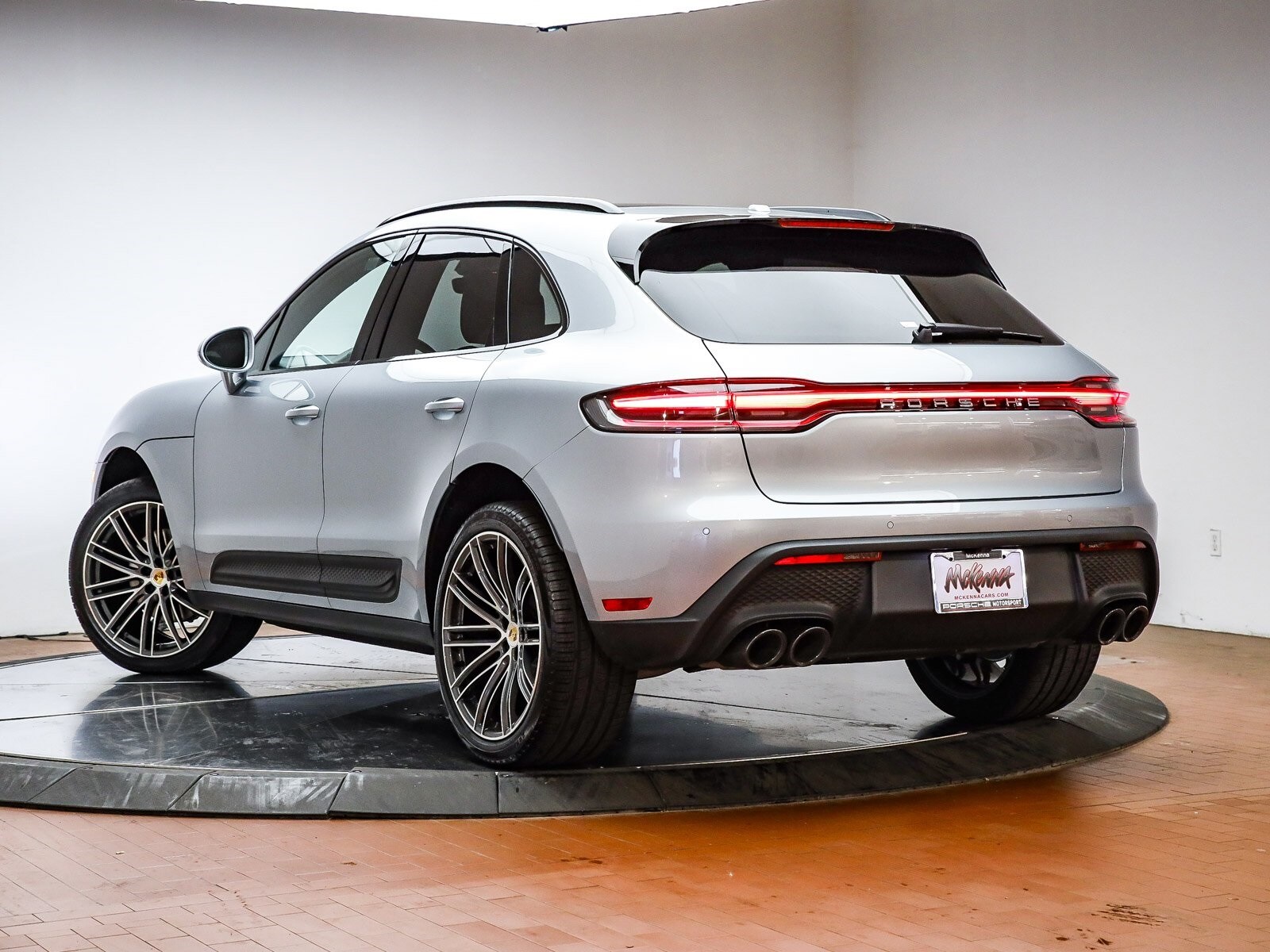 2025 Porsche Macan T photo 3